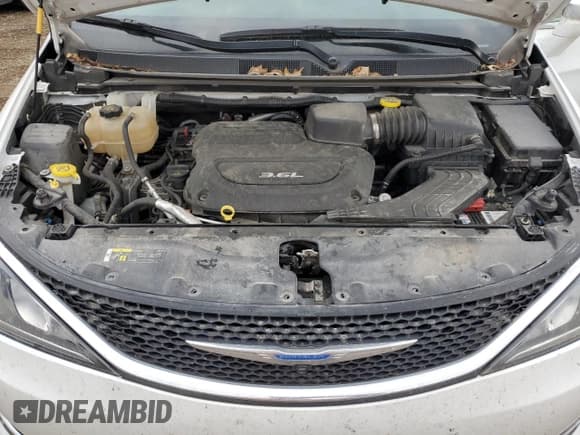 ✅ 2018 Chrysler Pacifica Limited • VIN: 2C4RC1GGXJR226366 • Lot: 82449135. Listed on Copart with 109,534 mi. Free auction sales archive from the USA and detailed vehicle history report at DreamBid. Image 12.