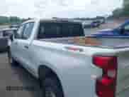 2022 Chevrolet Silverado 1500 Work Truck z VIN 1GCPDAEK8NZ537981, wystawiony jako IAAI lot #42692821 z przebiegiem 79 316 mil mil oraz . Historia ofert i sprzedaży dostępna na DreamBid. Obrazek 3.