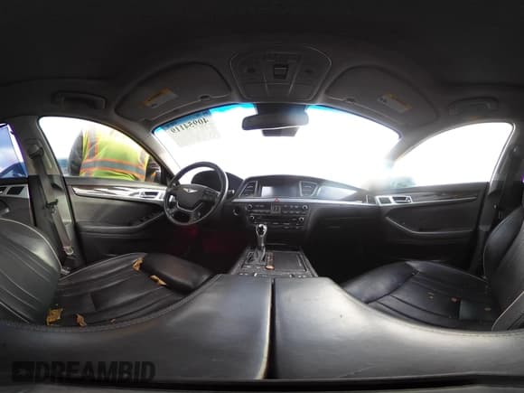 ✅ 2015 Hyundai Genesis 3.8L • VIN: KMHGN4JE1FU017971 • Lot: 40954119. Wystawiony na IAAI z przebiegiem 85 349 mil. Bezpłatny archiwum sprzedaży aukcyjnych z USA i szczegółowy raport historii pojazdu na DreamBid. Zdjęcie 18.