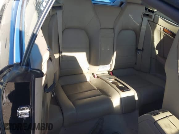 ✅ 2011 Mercedes-Benz E 550 • VIN: WDDKK7CF6BF088621 • Lot: 43837286. Listed on IAAI with 88,498 mi. Free auction sales archive from the USA and detailed vehicle history report at DreamBid. Image 8.