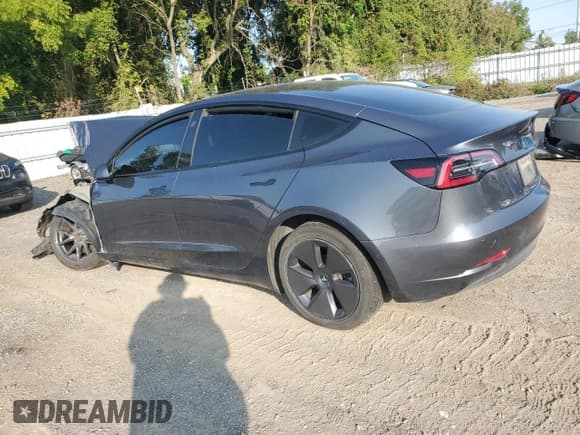 ✅ 2022 Tesla Model 3 Long Range • VIN: 5YJ3E1EB7NF249550 • Lot: 71538045. Wystawiony na Copart z przebiegiem Nie podano. Bezpłatny archiwum sprzedaży aukcyjnych z USA i szczegółowy raport historii pojazdu na DreamBid. Zdjęcie 2.