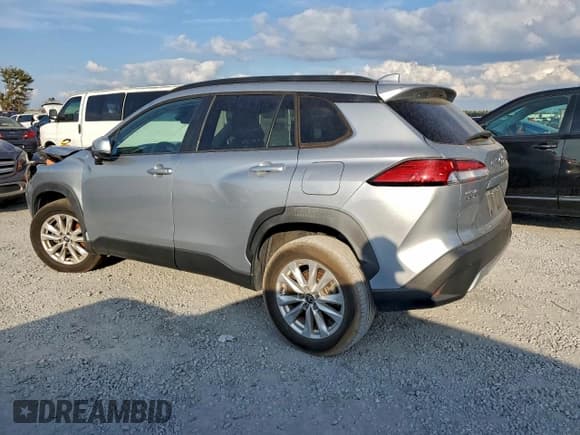 ✅ 2022 Toyota Corolla Cross LE • VIN: 7MUBAAAG2NV008070 • Лот: 94670445. Опубликован ранее на Copart с пробегом 113 224 миль. Бесплатный доступ к архиву аукционных продаж из США и подробный отчёт об истории автомобиля на DreamBid. Изображение 2.