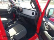 ✅ 2025 Jeep Wrangler Sahara • VIN: 1C4PJXEN5SW568740 • Lot: 43606846. Wystawiony na IAAI z przebiegiem 11 039 mil. Bezpłatny archiwum sprzedaży aukcyjnych z USA i szczegółowy raport historii pojazdu na DreamBid. Zdjęcie 5.