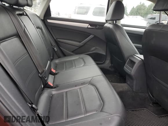 ✅ 2012 Volkswagen Passat SE • VIN: 1VWBP7A30CC053299 • Lot: 89861895. Wystawiony na Copart z przebiegiem 143 509 mil. Bezpłatny archiwum sprzedaży aukcyjnych z USA i szczegółowy raport historii pojazdu na DreamBid. Zdjęcie 10.