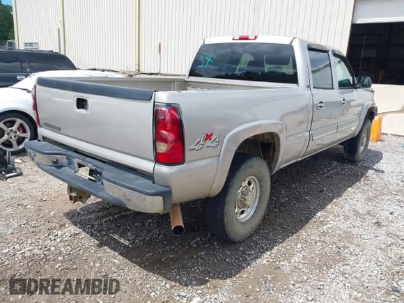 ✅ 2006 Chevrolet Silverado 2500HD LT3 • VIN: 1GCHK23D36F183312 • Лот: 42764583. Опубликован ранее на IAAI с пробегом 233 413 миль. Бесплатный доступ к архиву аукционных продаж из США и подробный отчёт об истории автомобиля на DreamBid. Изображение 4.