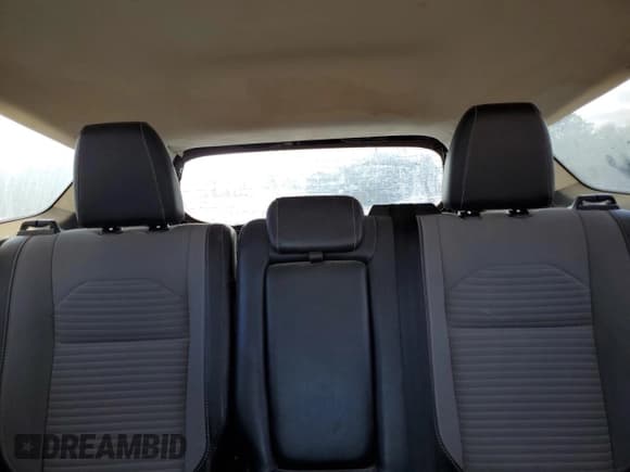 ✅ 2018 Ford Escape SE • VIN: 1FMCU9GD4JUB40508 • Lot: 70206205. Wystawiony na Copart z przebiegiem 135 257 mil. Bezpłatny archiwum sprzedaży aukcyjnych z USA i szczegółowy raport historii pojazdu na DreamBid. Zdjęcie 10.