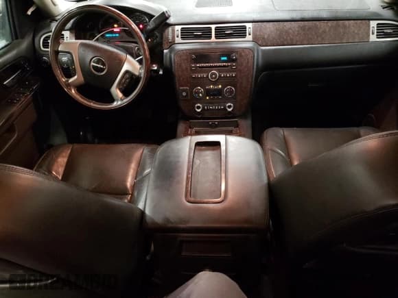 ✅ 2014 GMC Sierra 3500HD SRW Denali • VIN: 1GT426E80EF178718 • Lot: 83065254. Wystawiony na Copart z przebiegiem 267 528 mil. Bezpłatny archiwum sprzedaży aukcyjnych z USA i szczegółowy raport historii pojazdu na DreamBid. Zdjęcie 8.