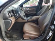 ✅ 2017 Mercedes-Benz E 300 Luxury • VIN: WDDZF4KB9HA166024 • Лот: 89682245. Опубликован ранее на Copart с пробегом 76 203 миль. Бесплатный доступ к архиву аукционных продаж из США и подробный отчёт об истории автомобиля на DreamBid. Изображение 7.