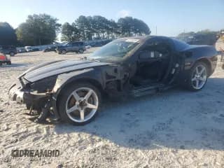 ✅ 2008 Chevrolet Corvette • VIN: 1G1YY25W685124057 • Lot: 82185265. Wystawiony na Copart z przebiegiem 33 398 mil. Bezpłatny archiwum sprzedaży aukcyjnych z USA i szczegółowy raport historii pojazdu na DreamBid. Zdjęcie 1.