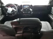 ✅ 2020 Chevrolet Silverado 1500 Custom • VIN: 3GCPWBEK5LG267055 • Lot: 82396395. Wystawiony na Copart z przebiegiem 85 350 mil. Bezpłatny archiwum sprzedaży aukcyjnych z USA i szczegółowy raport historii pojazdu na DreamBid. Zdjęcie 8.