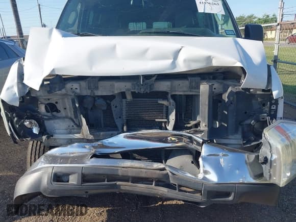 ✅ 2014 Ford Econoline Passenger XL • VIN: 1FBSS3BLXEDA86613 • Lot: 41996263. Wystawiony na IAAI z przebiegiem 238 848 mil. Bezpłatny archiwum sprzedaży aukcyjnych z USA i szczegółowy raport historii pojazdu na DreamBid. Zdjęcie 6.