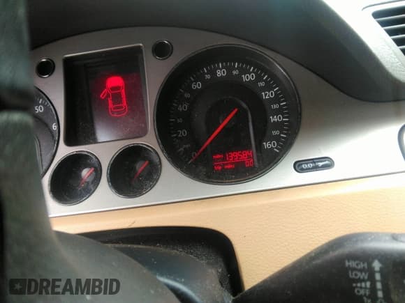 ✅ 2009 Volkswagen Passat Komfort • VIN: WVWJK73C39P035391 • Lot: 42439461. Listed on IAAI with 139,584 mi. Free auction sales archive from the USA and detailed vehicle history report at DreamBid. Image 7.