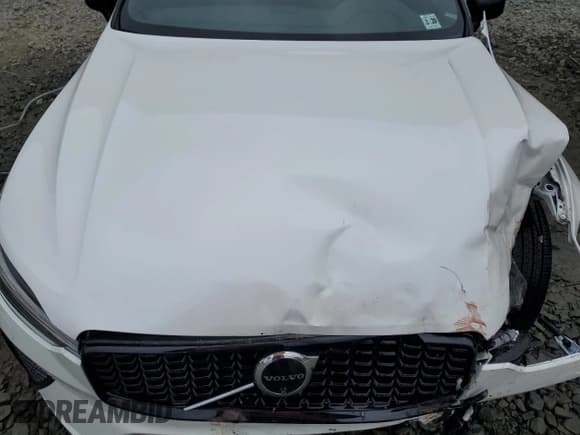 ✅ 2024 Volvo XC60 Plus Dark Theme • VIN: YV4H60DL7R1783621 • Lot: 90283285. Listed on Copart with 4,419 mi. Free auction sales archive from the USA and detailed vehicle history report at DreamBid. Image 12.