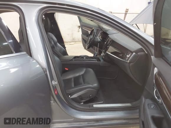 ✅ 2018 Volvo S90 Momentum • VIN: LVY992MK4JP004803 • Лот: 43537065. Опубликован ранее на IAAI с пробегом 119 276 миль. Бесплатный доступ к архиву аукционных продаж из США и подробный отчёт об истории автомобиля на DreamBid. Изображение 5.