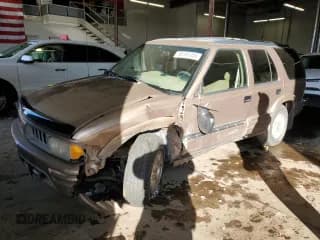 ✅ 1997 Oldsmobile Bravada • VIN: 1GHDT13W8V2706833 • Lot: 45107355. Wystawiony na Copart z przebiegiem 106 979 mil. Bezpłatny archiwum sprzedaży aukcyjnych z USA i szczegółowy raport historii pojazdu na DreamBid. Zdjęcie 1.