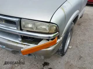 ✅ 2002 Chevrolet Blazer LS • VIN: 1GNCS13W32K135002 • Lot: 42641896. Wystawiony na IAAI z przebiegiem 175 086 mil. Bezpłatny archiwum sprzedaży aukcyjnych z USA i szczegółowy raport historii pojazdu na DreamBid. Zdjęcie 6.