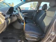 ✅ 2017 Hyundai Accent SE • VIN: KMHCT5AE2HU307682 • Lot: 81953695. Wystawiony na Copart z przebiegiem 95 049 mil. Bezpłatny archiwum sprzedaży aukcyjnych z USA i szczegółowy raport historii pojazdu na DreamBid. Zdjęcie 7.