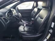 ✅ 2014 Dodge Avenger SXT • VIN: 1C3CDZCB1EN136607 • Lot: 86819814. Wystawiony na Copart z przebiegiem 145 785 mil. Bezpłatny archiwum sprzedaży aukcyjnych z USA i szczegółowy raport historii pojazdu na DreamBid. Zdjęcie 7.