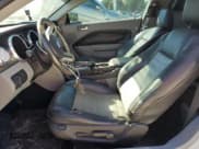 ✅ 2008 Ford Mustang GT Deluxe • VIN: 1ZVHT82H985161325 • Лот: 91248895. Опубликован ранее на Copart с пробегом 140 844 миль. Бесплатный доступ к архиву аукционных продаж из США и подробный отчёт об истории автомобиля на DreamBid. Изображение 7.