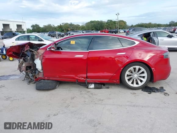 ✅ 2019 Tesla Model S 75D • VIN: 5YJSA1E21KF304075 • Лот: 41193021. Опубликован ранее на IAAI с пробегом 88 432 миль. Бесплатный доступ к архиву аукционных продаж из США и подробный отчёт об истории автомобиля на DreamBid. Изображение 14.