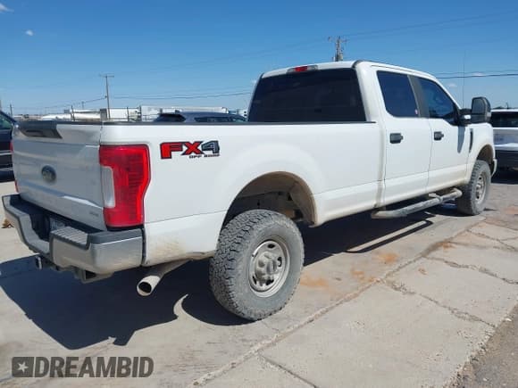 ✅ 2017 Ford F-250 Lariat • VIN: 1FT7W2B67HEC20437 • Lot: 42175020. Wystawiony na IAAI z przebiegiem 32 813 mil. Bezpłatny archiwum sprzedaży aukcyjnych z USA i szczegółowy raport historii pojazdu na DreamBid. Zdjęcie 4.