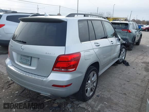 ✅ 2013 Mercedes-Benz GLK 350 • VIN: WDCGG8JB5DG061411 • Lot: 43665647. Wystawiony na IAAI z przebiegiem 86 688 mil. Bezpłatny archiwum sprzedaży aukcyjnych z USA i szczegółowy raport historii pojazdu na DreamBid. Zdjęcie 4.