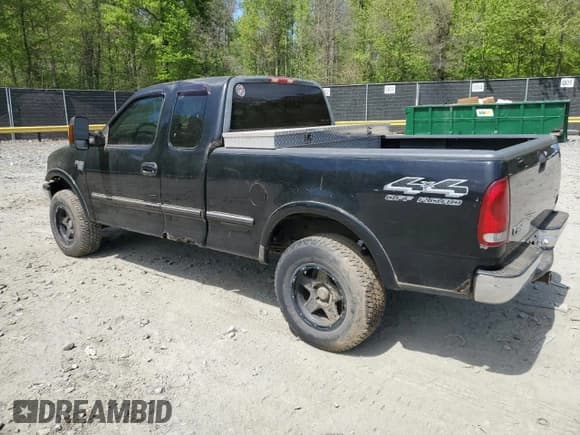 ✅ 1998 Ford F-150 • VIN: 1FTRX18L6WKC42389 • Lot: 54330625. Wystawiony na Copart z przebiegiem 157 510 mil. Bezpłatny archiwum sprzedaży aukcyjnych z USA i szczegółowy raport historii pojazdu na DreamBid. Zdjęcie 2.