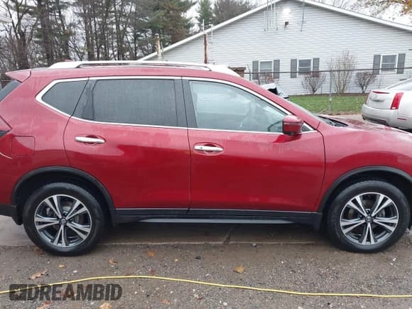✅ 2019 Nissan Rogue S • VIN: 5N1AT2MV9KC826209 • Lot: 43752339. Wystawiony na IAAI z przebiegiem 33 467 mil. Bezpłatny archiwum sprzedaży aukcyjnych z USA i szczegółowy raport historii pojazdu na DreamBid. Zdjęcie 14.