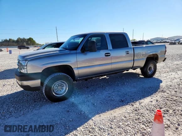 ✅ 2004 Chevrolet Silverado 2500HD LS • VIN: 1GCHK23124F125369 • Lot: 86151445. Wystawiony na Copart z przebiegiem 162 473 mil. Bezpłatny archiwum sprzedaży aukcyjnych z USA i szczegółowy raport historii pojazdu na DreamBid. Zdjęcie 1.