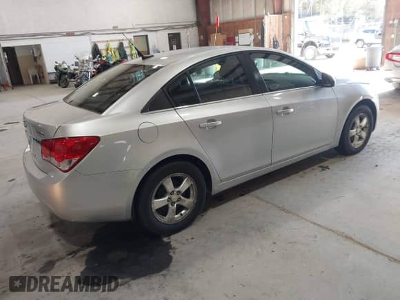 2011 Chevrolet Cruze 1LT z VIN 1G1PF5S90B7253280, wystawiony jako IAAI lot #43623135 z przebiegiem 181 798 mil mil oraz . Historia ofert i sprzedaży dostępna na DreamBid. Obrazek 4.