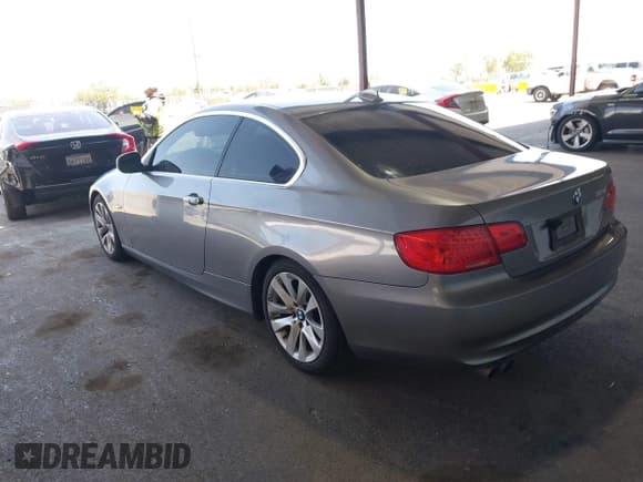 ✅ 2013 BMW 3 Series 328i • VIN: WBAKE5C50DJ106928 • Лот: 42406244. Опубликован ранее на IAAI с пробегом 117 503 миль. Бесплатный доступ к архиву аукционных продаж из США и подробный отчёт об истории автомобиля на DreamBid. Изображение 3.