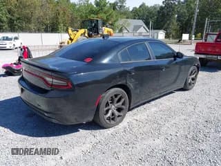 ✅ 2017 Dodge Charger SXT • VIN: 2C3CDXHG4HH642342 • Lot: 43337907. Wystawiony na IAAI z przebiegiem 109 666 mil. Bezpłatny archiwum sprzedaży aukcyjnych z USA i szczegółowy raport historii pojazdu na DreamBid. Zdjęcie 4.