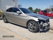 ✅ 2020 Mercedes-Benz C 300 • VIN: WDDWF8EB2LR527397 • Lot: 80670825. Wystawiony na Copart z przebiegiem 64 331 mil. Bezpłatny archiwum sprzedaży aukcyjnych z USA i szczegółowy raport historii pojazdu na DreamBid. Zdjęcie 4.