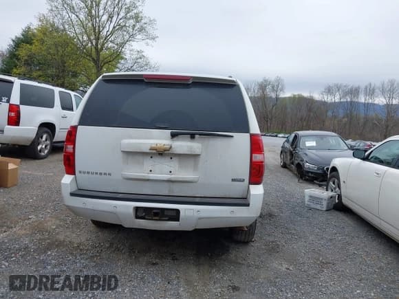 ✅ 2007 Chevrolet Suburban LT • VIN: 3GNFK163X7G275609 • Lot: 41934736. Listed on IAAI with 234,794 mi. Free auction sales archive from the USA and detailed vehicle history report at DreamBid. Image 16.
