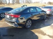 ✅ 2024 Kia Forte LXS • VIN: 3KPF24AD0RE790496 • Lot: 43458390. Wystawiony na IAAI z przebiegiem 985 mil. Bezpłatny archiwum sprzedaży aukcyjnych z USA i szczegółowy raport historii pojazdu na DreamBid. Zdjęcie 4.