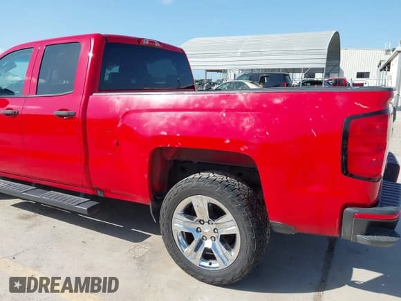 ✅ 2018 Chevrolet Silverado 1500 Custom • VIN: 1GCRCPEH0JZ164030 • Лот: 42543518. Опубликован ранее на IAAI с пробегом 126 708 миль. Бесплатный доступ к архиву аукционных продаж из США и подробный отчёт об истории автомобиля на DreamBid. Изображение 17.