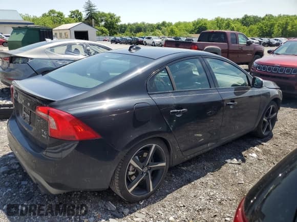 ✅ 2016 Volvo S60 T6 Drive-E R-Design Platinum • VIN: YV149MTS3G2412398 • Lot: 56324854. Wystawiony na Copart z przebiegiem 71 443 mil. Bezpłatny archiwum sprzedaży aukcyjnych z USA i szczegółowy raport historii pojazdu na DreamBid. Zdjęcie 3.