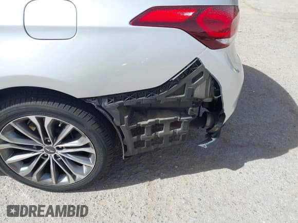 ✅ 2015 Hyundai Genesis 3.8L • VIN: KMHGN4JEXFU017256 • Lot: 41706821. Wystawiony na IAAI z przebiegiem 115 888 mil. Bezpłatny archiwum sprzedaży aukcyjnych z USA i szczegółowy raport historii pojazdu na DreamBid. Zdjęcie 18.