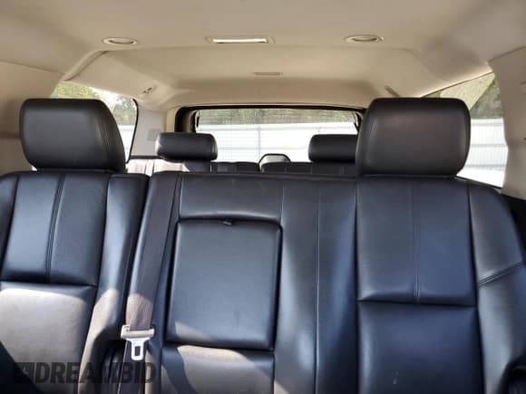 ✅ 2012 Chevrolet Suburban LT • VIN: 1GNSKJE73CR297609 • Lot: 71305014. Wystawiony na Copart z przebiegiem 234 653 mil. Bezpłatny archiwum sprzedaży aukcyjnych z USA i szczegółowy raport historii pojazdu na DreamBid. Zdjęcie 10.