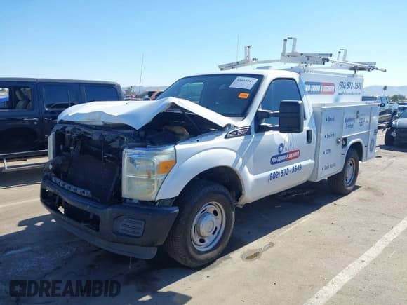 ✅ 2011 Ford F-250 XL • VIN: 1FDBF2A61BEC77909 • Lot: 43633747. Listed on IAAI with 242,631 mi. Free auction sales archive from the USA and detailed vehicle history report at DreamBid. Image 2.