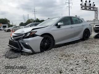 2022 Toyota Camry XSE with VIN 4T1K61AK0NU010021, listed as a Copart auction lot 82113115 with 42,900 mi miles and Salvage title. Bid and sale history available at DreamBid. Image 1.