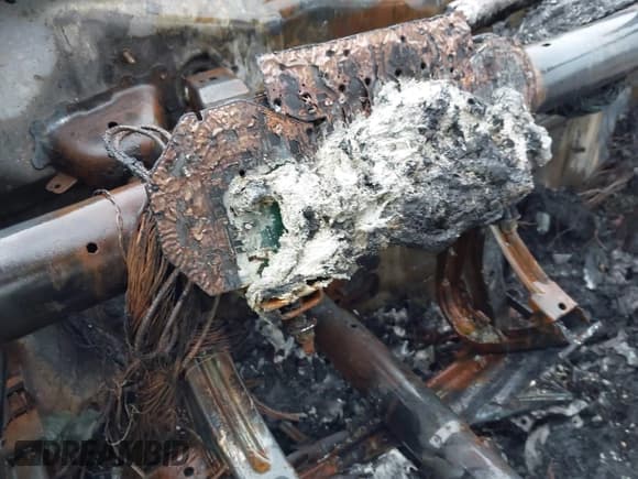 ✅ 2019 Chevrolet Silverado 1500 LT • VIN: 1GCPWCED0KZ116422 • Lot: 42883220. Wystawiony na IAAI z przebiegiem Nie podano. Bezpłatny archiwum sprzedaży aukcyjnych z USA i szczegółowy raport historii pojazdu na DreamBid. Zdjęcie 7.