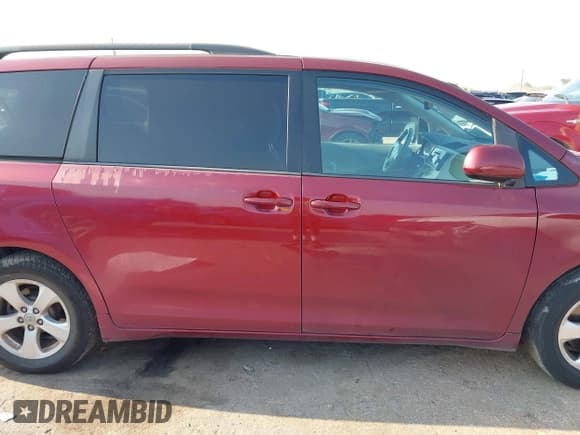 ✅ 2014 Toyota Sienna LE AAS • VIN: 5TDKK3DC0ES471725 • Lot: 43061361. Listed on IAAI with 194,913 mi. Free auction sales archive from the USA and detailed vehicle history report at DreamBid. Image 13.