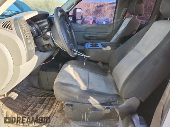 ✅ 2008 Chevrolet Silverado 2500HD Work Truck • VIN: 1GCHK29K08E204289 • Лот: 92879165. Опубликован ранее на Copart с пробегом 215 194 миль. Бесплатный доступ к архиву аукционных продаж из США и подробный отчёт об истории автомобиля на DreamBid. Изображение 7.