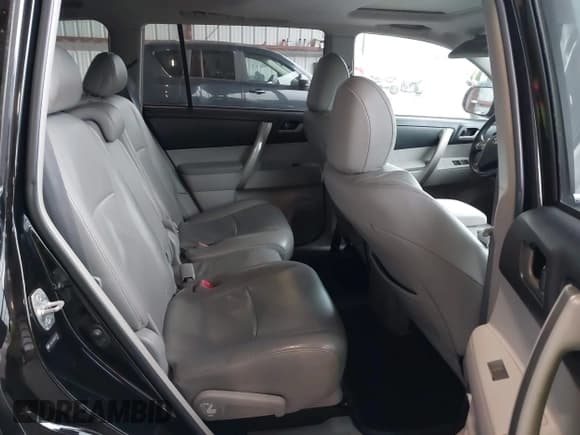 ✅ 2011 Toyota Highlander • VIN: 5TDBK3EH6BS071755 • Lot: 42427635. Listed on IAAI with 120,100 mi. Free auction sales archive from the USA and detailed vehicle history report at DreamBid. Image 8.