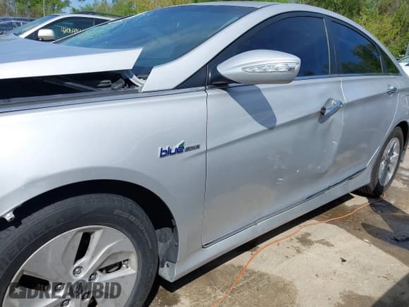 ✅ 2014 Hyundai Sonata Limited • VIN: KMHEC4A41EA117041 • Lot: 42094955. Wystawiony na IAAI z przebiegiem 102 557 mil. Bezpłatny archiwum sprzedaży aukcyjnych z USA i szczegółowy raport historii pojazdu na DreamBid. Zdjęcie 18.