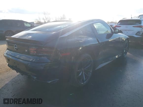 ✅ 2024 Nissan Z Performance • VIN: JN1BZ4BH5RM364352 • Lot: 43671444. Wystawiony na IAAI z przebiegiem 17 571 mil. Bezpłatny archiwum sprzedaży aukcyjnych z USA i szczegółowy raport historii pojazdu na DreamBid. Zdjęcie 4.