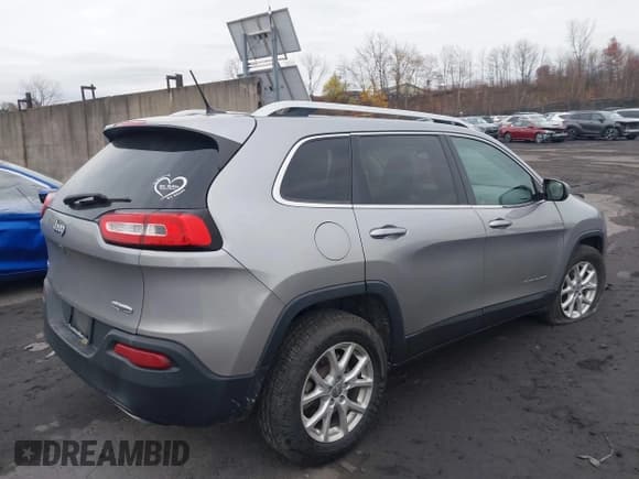 ✅ 2015 Jeep Cherokee Latitude • VIN: 1C4PJMCS4FW773608 • Лот: 43665880. Опубликован ранее на IAAI с пробегом 107 131 миль. Бесплатный доступ к архиву аукционных продаж из США и подробный отчёт об истории автомобиля на DreamBid. Изображение 4.