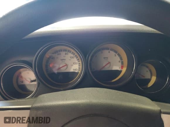 ✅ 2010 Dodge Challenger SE • VIN: 2B3CJ4DV9AH324134 • Lot: 73788554. Wystawiony na Copart z przebiegiem Nie podano. Bezpłatny archiwum sprzedaży aukcyjnych z USA i szczegółowy raport historii pojazdu na DreamBid. Zdjęcie 9.