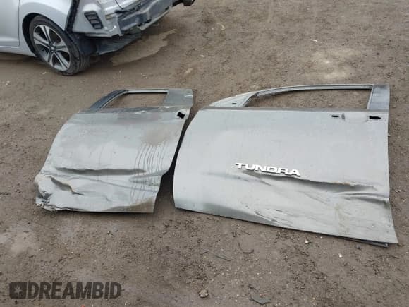 ✅ 2011 Toyota Tundra • VIN: 5TFUM5F16BX026387 • Лот: 42240745. Опубликован ранее на IAAI с пробегом 131 741 миль. Бесплатный доступ к архиву аукционных продаж из США и подробный отчёт об истории автомобиля на DreamBid. Изображение 12.